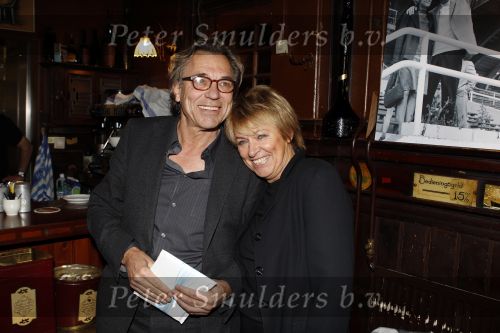 Amsterdam 1 november 2010
Presentatie van twee boeken van Jan Mulder bij cafe scheltema. Jan met zijn vrouw en zoons . oa Youri
Peter Smulders bv