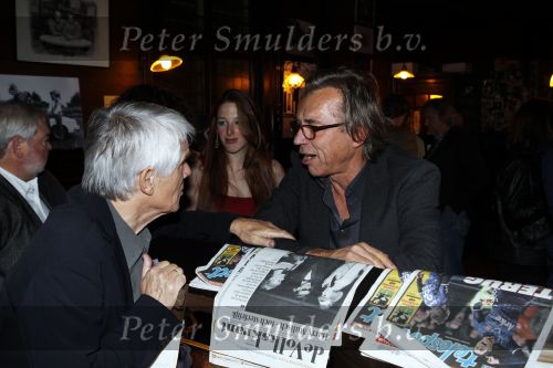 Amsterdam 1 november 2010
Presentatie van twee boeken van Jan Mulder bij cafe scheltema. jan met Kees v Kooten
Peter Smulders bv
