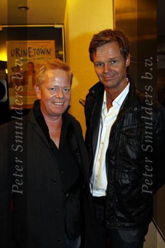 Rotterdam 27 oktober 2010
Premiere urinetown in het luxor. John Luken met vriend
Peter Smulders bv