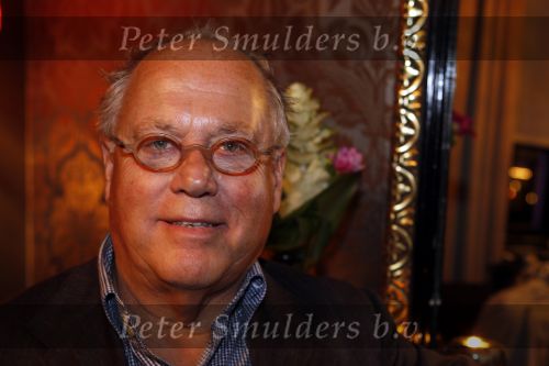 Amsterdam 26 oktober 2010
Presentatie boek Femmetje de Wind en Mirjam v d Broeke in het college hotel.
Tatjana ontvangt het eerste boek. Joop Braakhekke
Peter Smulders bv