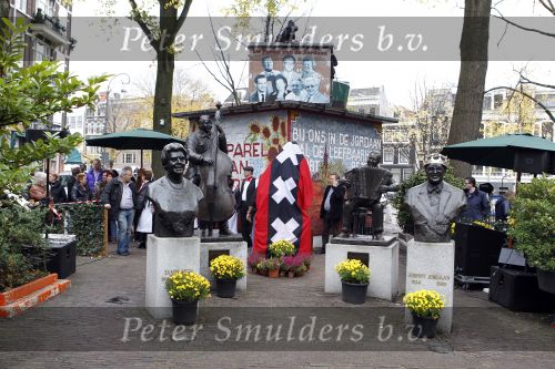 Amsterdam 5 november 2010
Onthulling beeld Jan en Mien Froger op de elandsgracht op de 50e verjaardag van hun zoon Rene Froger. Aanwezig waren oa Rene Natasja Didier Maxim Danny Natasja en Charly Froger . Dominique Grant heeft het beeld gemaakt.
Peter Smulders bv
