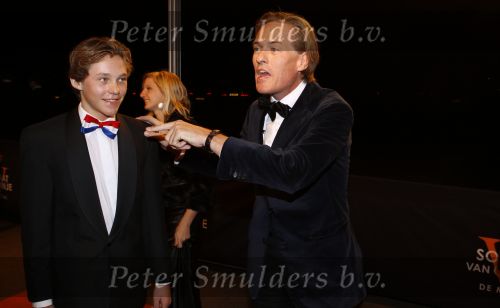 Leiden 30 oktober 2010
Premiere Soldaat van oranje op vliegbasis Valkenburg. Jort Kelder met een neefje
Peter Smulders bv