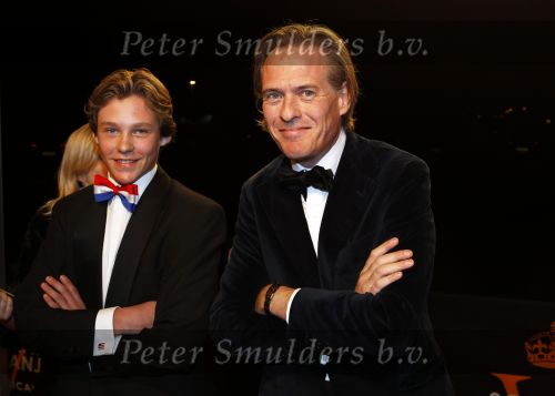 Leiden 30 oktober 2010
Premiere Soldaat van oranje op vliegbasis Valkenburg. Jort Kelder met een neefje
Peter Smulders bv