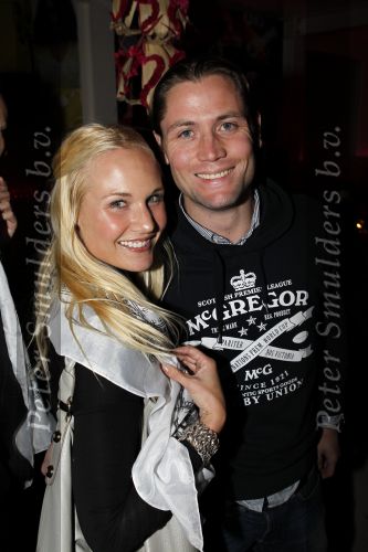 Amsterdam 6 november 2010
12 en een half jarig bestaan en presentatiie van het Buddha to Buddha boek in de supper club. Kimberly Klaver met vriend Bas Schothorst
Peter Smulders bv