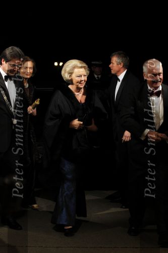 Leiden 30 oktober 2010
Premiere Soldaat van oranje op vliegbasis Valkenburg. Koningin Beatrix
Peter Smulders bv