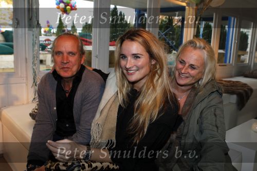 Amsterdam 31 oktober 2010
Feestje bij strand Zuid van de CLUB. Lieke v Lexmond met ouders
Peter Smulders bv