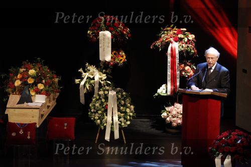 Amsterdam 6 november 2010
Herdenkingsdienst/begrafenis van Harry Mulisch in de stadsschouwburg van Amsterdam. Marcel v dam
Peter Smulders bv