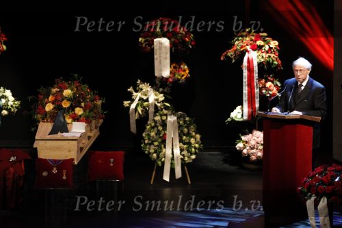 Amsterdam 6 november 2010
Herdenkingsdienst/begrafenis van Harry Mulisch in de stadsschouwburg van Amsterdam. Marcel v dam
Peter Smulders bv