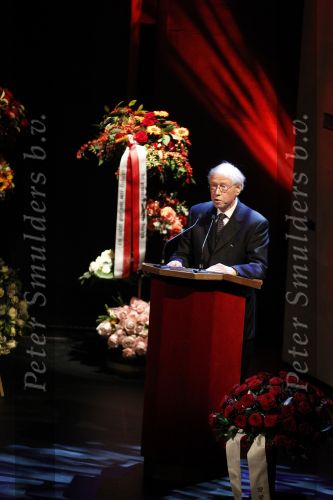 Amsterdam 6 november 2010
Herdenkingsdienst/begrafenis van Harry Mulisch in de stadsschouwburg van Amsterdam. Marcel v dam
Peter Smulders bv