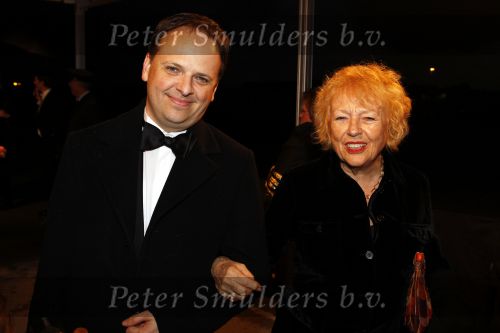 Leiden 30 oktober 2010
Premiere Soldaat van oranje op vliegbasis Valkenburg. Marjan Berk met zoon
Peter Smulders bv
