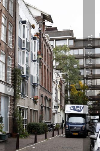 Amsterdam 26 oktober 2010
Martijn Krabbe laat meubelen en dergelijke verhuizen van zijn huis naar zijn appartement . Hij woont tijdelijk in zijn appartement en Amandas krijgt nieuwe meubelen in hun huis.
Peter Smulders bv