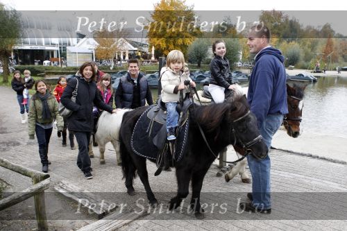 Salen 28 oktober 2010
Martijn Amanda Achilles Jasmijn en Michelle Krabbe op vakantie bij center parcs de Huttenheugde.
Peter Smulders bv
