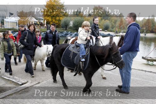 Salen 28 oktober 2010
Martijn Amanda Achilles Jasmijn en Michelle Krabbe op vakantie bij center parcs de Huttenheugde.
Peter Smulders bv