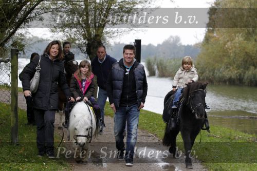 Salen 28 oktober 2010
Martijn Amanda Achilles Jasmijn en Michelle Krabbe op vakantie bij center parcs de Huttenheugde.
Peter Smulders bv