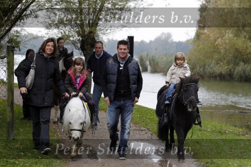 Salen 28 oktober 2010
Martijn Amanda Achilles Jasmijn en Michelle Krabbe op vakantie bij center parcs de Huttenheugde.
Peter Smulders bv