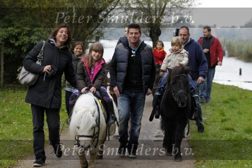 Salen 28 oktober 2010
Martijn Amanda Achilles Jasmijn en Michelle Krabbe op vakantie bij center parcs de Huttenheugde.
Peter Smulders bv