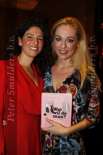 Amsterdam 26 oktober 2010
Presentatie boek Femmetje de Wind en Mirjam v d Broeke in het college hotel.
Tatjana ontvangt het eerste boek.
Peter Smulders bv