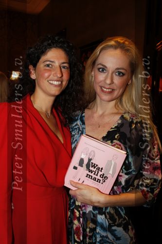 Amsterdam 26 oktober 2010
Presentatie boek Femmetje de Wind en Mirjam v d Broeke in het college hotel.
Tatjana ontvangt het eerste boek.
Peter Smulders bv