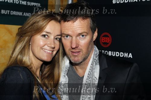 Amsterdam 6 november 2010
12 en een half jarig bestaan en presentatiie van het Buddha to Buddha boek in de supper club. Monique Matthijsen met vriend
Peter Smulders bv