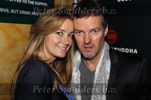 Amsterdam 6 november 2010
12 en een half jarig bestaan en presentatiie van het Buddha to Buddha boek in de supper club. Monique Matthijsen met vriend
Peter Smulders bv