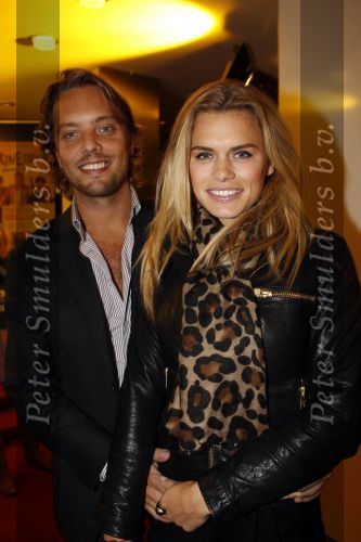 Rotterdam 27 oktober 2010
Premiere urinetown in het luxor. Nicolette v Dam met vriend Bas Smit
Peter Smulders bv