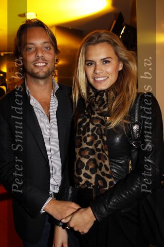 Rotterdam 27 oktober 2010
Premiere urinetown in het luxor. Nicolette v Dam met vriend Bas Smit
Peter Smulders bv