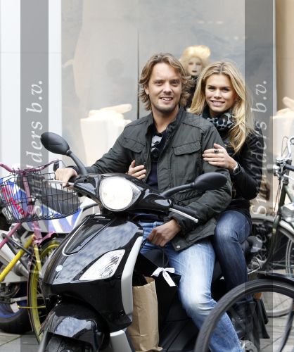 Amsterdam 30 oktober 2010
Nicolette v dam en Bas Smit op de scooter.
Peter Smulders bv