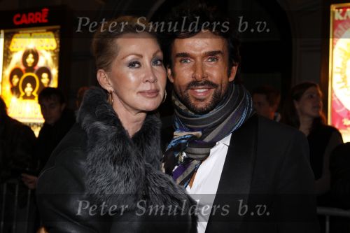 Amsterdam 2 november 2010
Rene Froger viert zijn 50e verjaardag met collega artiesten en vrienden in Carre.
Mari v d Ven met een vriendin
Peter Smulders bv