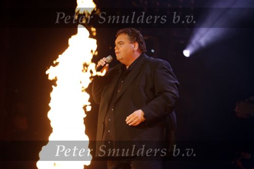 Amsterdam 2 november 2010
Rene Froger viert zijn 50e verjaardag met collega artiesten en vrienden in Carre.
oa Karin Bloemen Danny de Munk Ruth Jacoth Wesley Jeroen v d Boom Grant en Forsyth Thomas Berge Frans Bauer Linda de Mol Peter paul Muller Glennis GraceCarel Kraaijenhof en zoon Danny treden op. Caroline Tensen en Ron Brandsteder presenteren de avond. Peter Beense
Peter Smulders bv