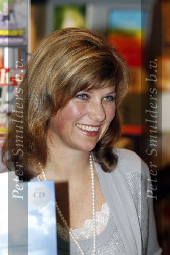 Schiphol 3 november 2010
Signeersessie van de Noorse prinses Martha Louise en Elisabeth Samnoy bij de ako winkel op schiphol.
Peter Smulders bv