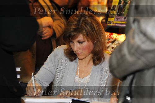 Schiphol 3 november 2010
Signeersessie van de Noorse prinses Martha Louise en Elisabeth Samnoy bij de ako winkel op schiphol.
Peter Smulders bv