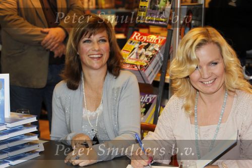 Schiphol 3 november 2010
Signeersessie van de Noorse prinses Martha Louise en Elisabeth Samnoy bij de ako winkel op schiphol.
Peter Smulders bv