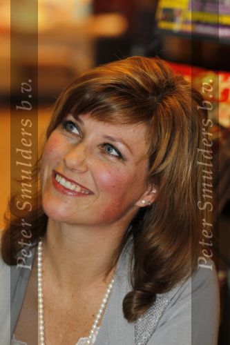 Schiphol 3 november 2010
Signeersessie van de Noorse prinses Martha Louise en Elisabeth Samnoy bij de ako winkel op schiphol.
Peter Smulders bv