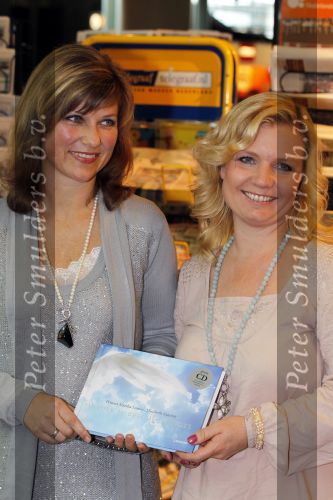 Schiphol 3 november 2010
Signeersessie van de Noorse prinses Martha Louise en Elisabeth Samnoy bij de ako winkel op schiphol.
Peter Smulders bv