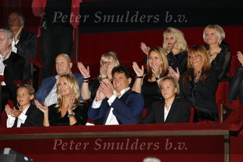 Amsterdam 2 november 2010
Rene Froger viert zijn 50e verjaardag met collega artiesten en vrienden in Carre.
Rene met Natasja Danny Natasja Didier Maxim en met zijn schoonmoeder Annemarie Bartels en zijn ex vrouw Jolanda.
Peter Smulders bv