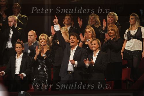 Amsterdam 2 november 2010
Rene Froger viert zijn 50e verjaardag met collega artiesten en vrienden in Carre.
Rene met Natasja Danny Natasja Didier Maxim en met zijn schoonmoeder Annemarie Bartels en zijn ex vrouw Jolanda.
Peter Smulders bv