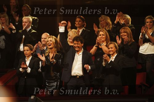 Amsterdam 2 november 2010
Rene Froger viert zijn 50e verjaardag met collega artiesten en vrienden in Carre.
Rene met Natasja Danny Natasja Didier Maxim en met zijn schoonmoeder Annemarie Bartels en zijn ex vrouw Jolanda.
Peter Smulders bv