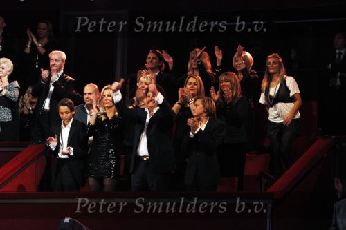 Amsterdam 2 november 2010
Rene Froger viert zijn 50e verjaardag met collega artiesten en vrienden in Carre.
Rene met Natasja Danny Natasja Didier Maxim en met zijn schoonmoeder Annemarie Bartels en zijn ex vrouw Jolanda.
Peter Smulders bv