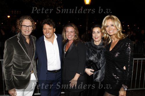 Amsterdam 2 november 2010
Rene Froger viert zijn 50e verjaardag met collega artiesten en vrienden in Carre.
Rene en Natasja met Prins Bernhard Jr en zijn vrouw Prinses Annete en prinses Anita
Peter Smulders bv