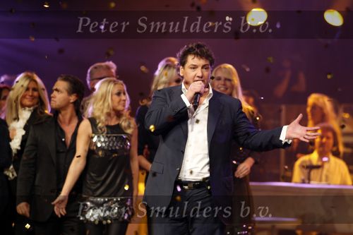Amsterdam 2 november 2010
Rene Froger viert zijn 50e verjaardag met collega artiesten en vrienden in Carre.
oa Karin Bloemen Danny de Munk Ruth Jacoth Wesley Jeroen v d Boom Grant en Forsyth Thomas Berge Frans Bauer Linda de Mol Peter paul Muller Glennis GraceCarel Kraaijenhof en zoon Danny treden op. Caroline Tensen en Ron Brandsteder presenteren de avond.
Peter Smulders bv