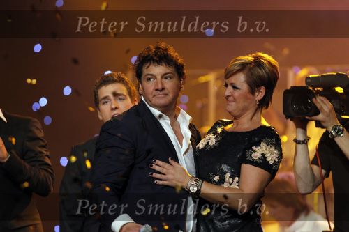 Amsterdam 2 november 2010
Rene Froger viert zijn 50e verjaardag met collega artiesten en vrienden in Carre.
oa Karin Bloemen Danny de Munk Ruth Jacoth Wesley Jeroen v d Boom Grant en Forsyth Thomas Berge Frans Bauer Linda de Mol Peter paul Muller Glennis GraceCarel Kraaijenhof en zoon Danny treden op. Caroline Tensen en Ron Brandsteder presenteren de avond.
Peter Smulders bv