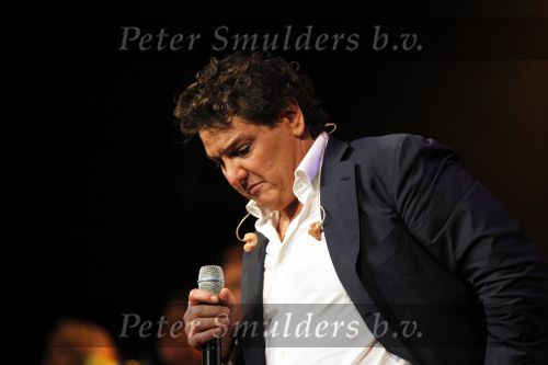 Amsterdam 2 november 2010
Rene Froger viert zijn 50e verjaardag met collega artiesten en vrienden in Carre.
oa Karin Bloemen Danny de Munk Ruth Jacoth Wesley Jeroen v d Boom Grant en Forsyth Thomas Berge Frans Bauer Linda de Mol Peter paul Muller Glennis GraceCarel Kraaijenhof en zoon Danny treden op. Caroline Tensen en Ron Brandsteder presenteren de avond.
Peter Smulders bv