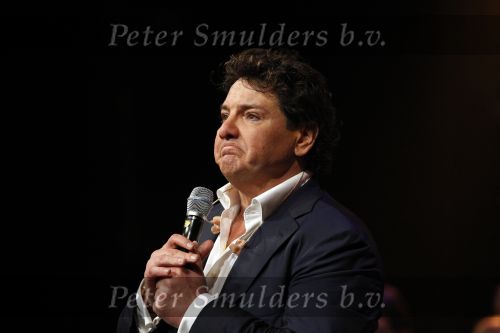 Amsterdam 2 november 2010
Rene Froger viert zijn 50e verjaardag met collega artiesten en vrienden in Carre.
oa Karin Bloemen Danny de Munk Ruth Jacoth Wesley Jeroen v d Boom Grant en Forsyth Thomas Berge Frans Bauer Linda de Mol Peter paul Muller Glennis GraceCarel Kraaijenhof en zoon Danny treden op. Caroline Tensen en Ron Brandsteder presenteren de avond.
Peter Smulders bv
