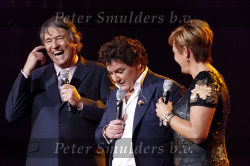 Amsterdam 2 november 2010
Rene Froger viert zijn 50e verjaardag met collega artiesten en vrienden in Carre.
oa Karin Bloemen Danny de Munk Ruth Jacoth Wesley Jeroen v d Boom Grant en Forsyth Thomas Berge Frans Bauer Linda de Mol Peter paul Muller Glennis GraceCarel Kraaijenhof en zoon Danny treden op. Caroline Tensen en Ron Brandsteder presenteren de avond.
Peter Smulders bv