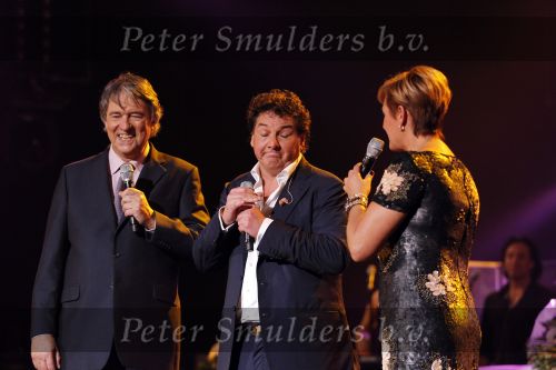 Amsterdam 2 november 2010
Rene Froger viert zijn 50e verjaardag met collega artiesten en vrienden in Carre.
oa Karin Bloemen Danny de Munk Ruth Jacoth Wesley Jeroen v d Boom Grant en Forsyth Thomas Berge Frans Bauer Linda de Mol Peter paul Muller Glennis GraceCarel Kraaijenhof en zoon Danny treden op. Caroline Tensen en Ron Brandsteder presenteren de avond.
Peter Smulders bv
