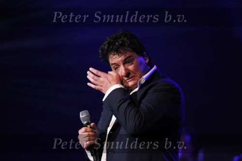 Amsterdam 2 november 2010
Rene Froger viert zijn 50e verjaardag met collega artiesten en vrienden in Carre.
oa Karin Bloemen Danny de Munk Ruth Jacoth Wesley Jeroen v d Boom Grant en Forsyth Thomas Berge Frans Bauer Linda de Mol Peter paul Muller Glennis GraceCarel Kraaijenhof en zoon Danny treden op. Caroline Tensen en Ron Brandsteder presenteren de avond.
Peter Smulders bv