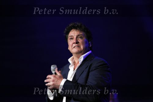 Amsterdam 2 november 2010
Rene Froger viert zijn 50e verjaardag met collega artiesten en vrienden in Carre.
oa Karin Bloemen Danny de Munk Ruth Jacoth Wesley Jeroen v d Boom Grant en Forsyth Thomas Berge Frans Bauer Linda de Mol Peter paul Muller Glennis GraceCarel Kraaijenhof en zoon Danny treden op. Caroline Tensen en Ron Brandsteder presenteren de avond.
Peter Smulders bv