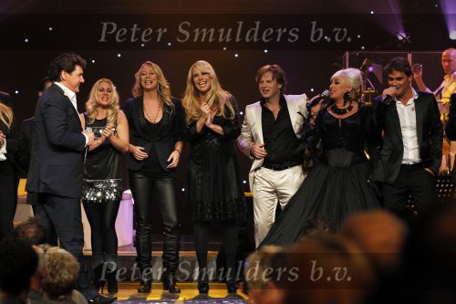 Amsterdam 2 november 2010
Rene Froger viert zijn 50e verjaardag met collega artiesten en vrienden in Carre.
oa Karin Bloemen Danny de Munk Ruth Jacoth Wesley Jeroen v d Boom Grant en Forsyth Thomas Berge Frans Bauer Linda de Mol Peter paul Muller Glennis GraceCarel Kraaijenhof en zoon Danny treden op. Caroline Tensen en Ron Brandsteder presenteren de avond.
Peter Smulders bv