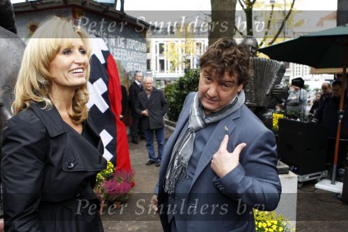 Amsterdam 5 november 2010
Onthulling beeld Jan en Mien Froger op de elandsgracht op de 50e verjaardag van hun zoon Rene Froger. Aanwezig waren oa Rene Natasja Didier Maxim Danny Natasja en Charly Froger . Dominique Grant heeft het beeld gemaakt.
Peter Smulders bv