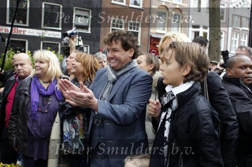 Amsterdam 5 november 2010
Onthulling beeld Jan en Mien Froger op de elandsgracht op de 50e verjaardag van hun zoon Rene Froger. Aanwezig waren oa Rene Natasja Didier Maxim Danny Natasja en Charly Froger . Dominique Grant heeft het beeld gemaakt.
Peter Smulders bv